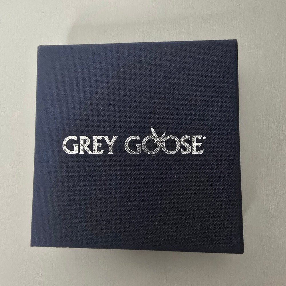 Grey Goose Golf Ball Marker and Magnetic Hat Clip Set Blue Silver Tone 4pc Boxed